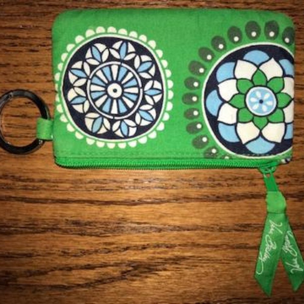 Vera Bradley ID Ringlet Wallet Cupcakes Green - Picture 2 of 3